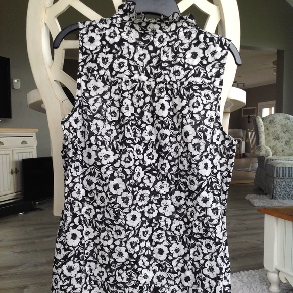 Loft sleeveless blouse - Picture 2 of 2